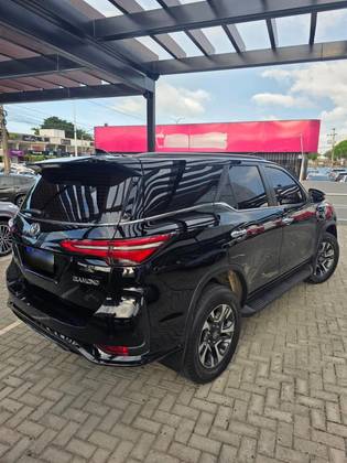 TOYOTA HILUX SW4 2.8 D-4D TURBO DIESEL DIAMOND 7L 4X4 AUTOMÁTICO